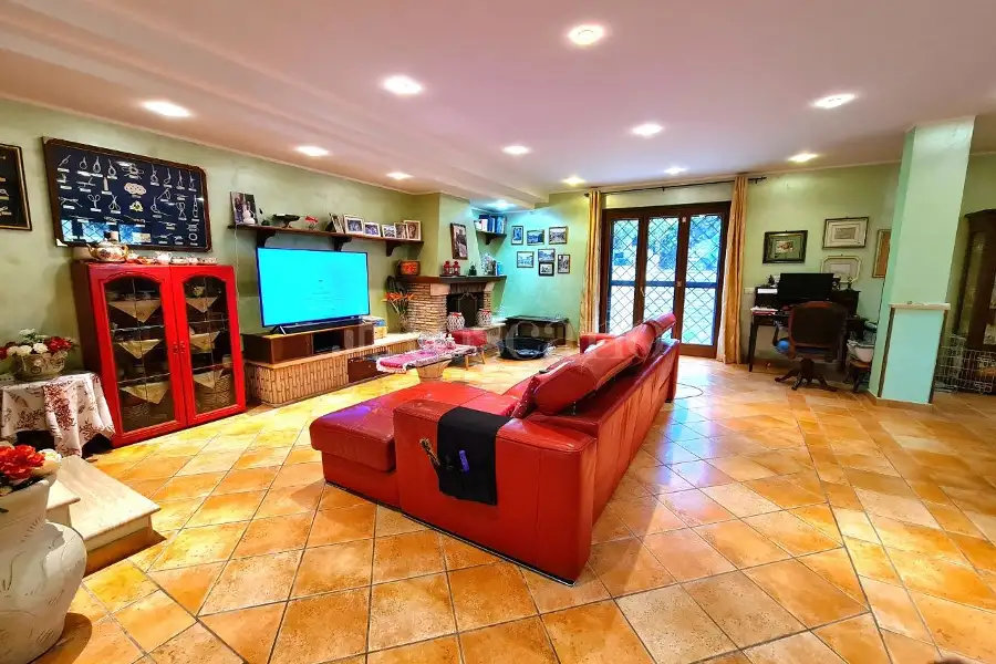Villa Bifamiliare in vendita di 180 mq a €349.000 (rif. 42/2026)