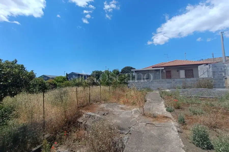 Edificabile Commerciale in vendita di 920 mq a €139.000 (rif. 79/2026)