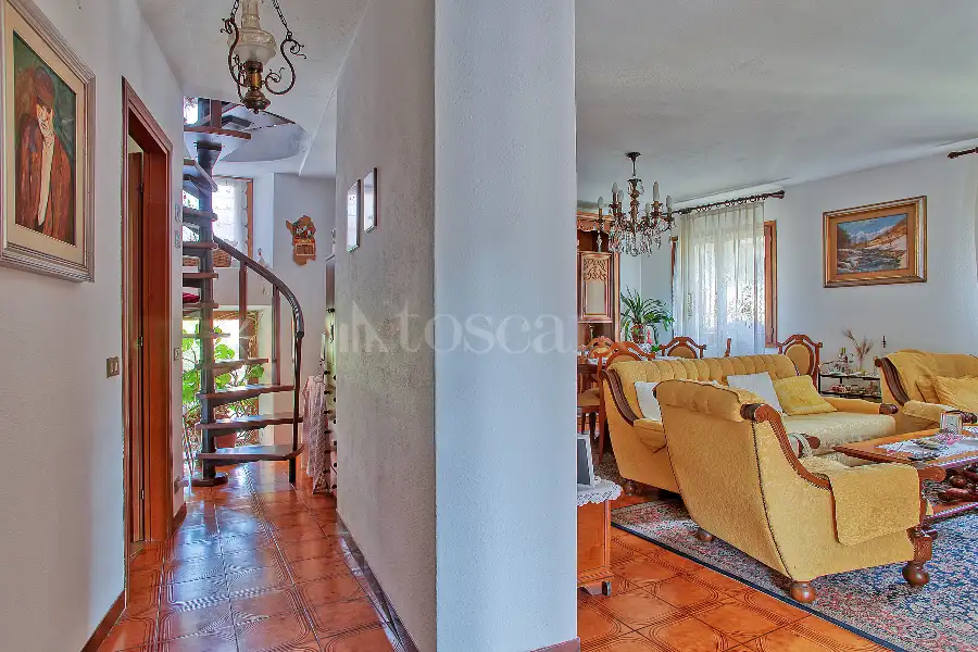 Casa Indipendente in vendita di 500 mq a €360.000 (rif. 21/2026)