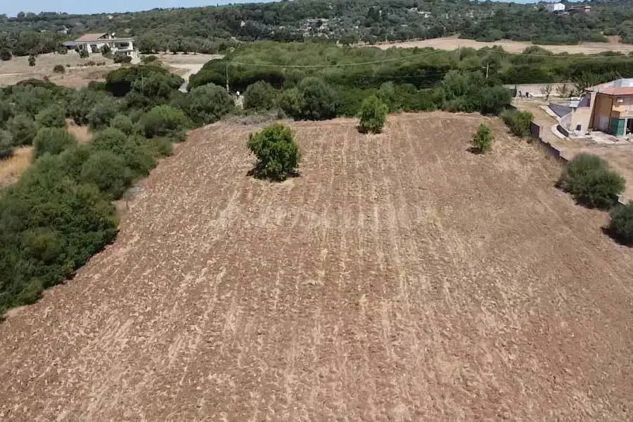 Edificabile Residenziali in vendita di 15.000 mq a €75.000 (rif. 163/2026)