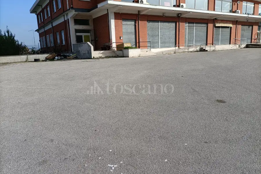 Negozio in affitto di 3.000 mq a €3.500 (rif. 123/2024)