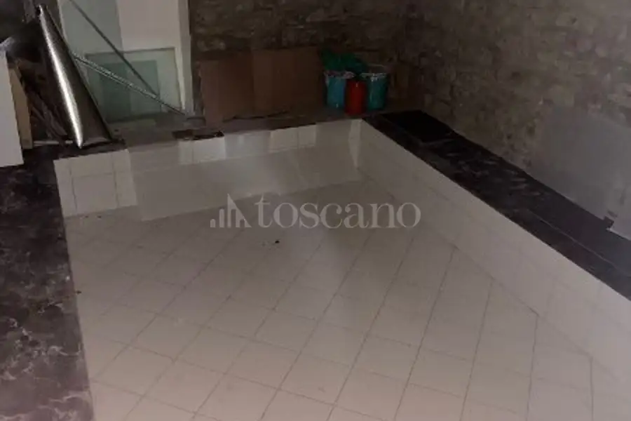 Negozio in vendita di 55 mq a €121.000 (rif. 2/2026)