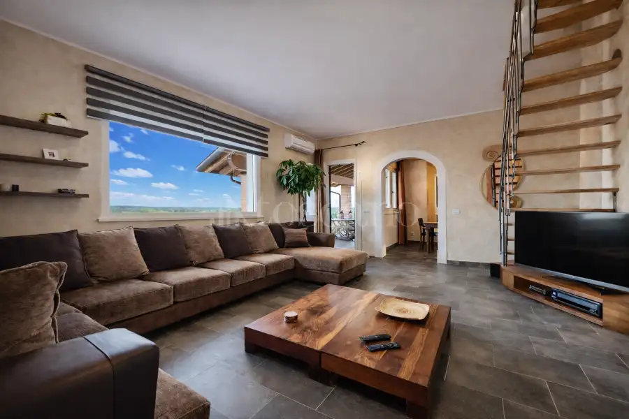 Villa in vendita di 630 mq trattativa riservata (rif. 8/2026)