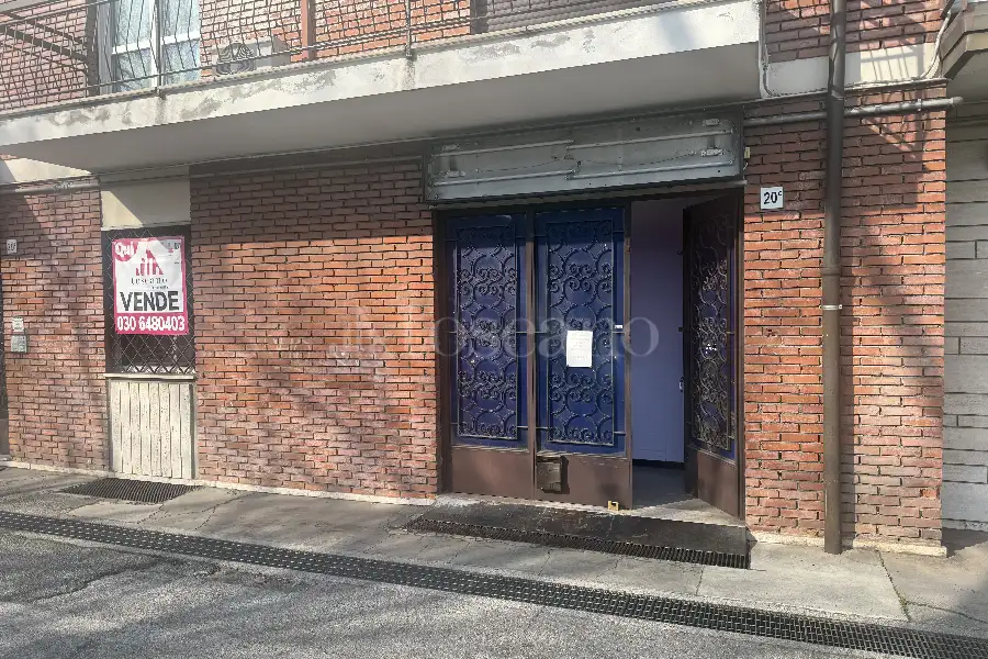 Negozio in vendita di 150 mq a €99.000 (rif. 15/2026)