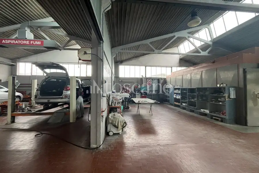 Capannone in vendita di 850 mq a €370,000 (rif. TS0100VE)