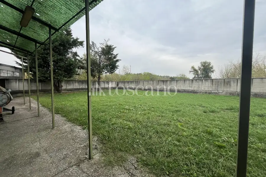 Capannone in vendita di 850 mq a €370,000 (rif. TS0100VE)