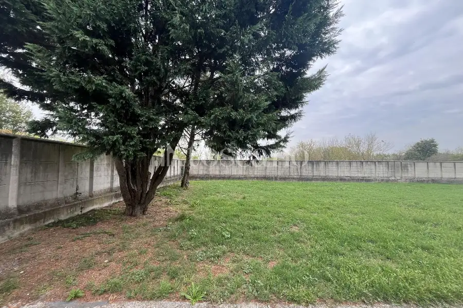 Capannone in vendita di 850 mq a €370,000 (rif. TS0100VE)