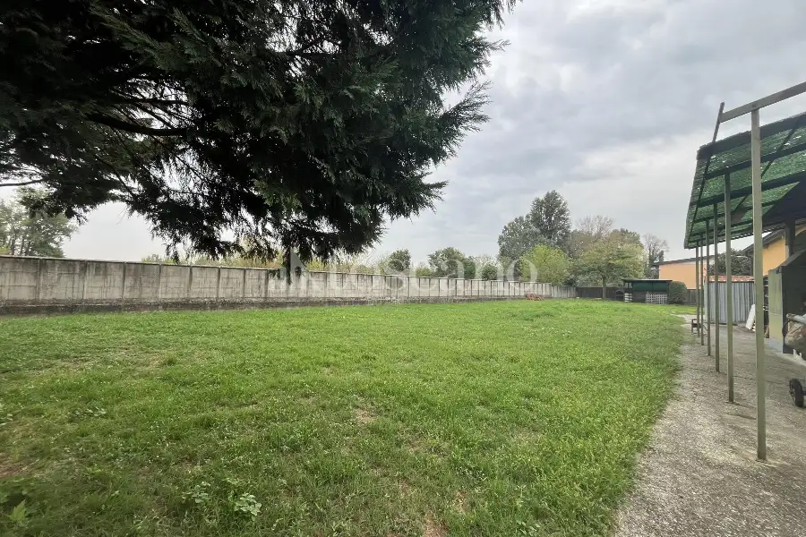 Capannone in vendita di 850 mq a €370,000 (rif. TS0100VE)