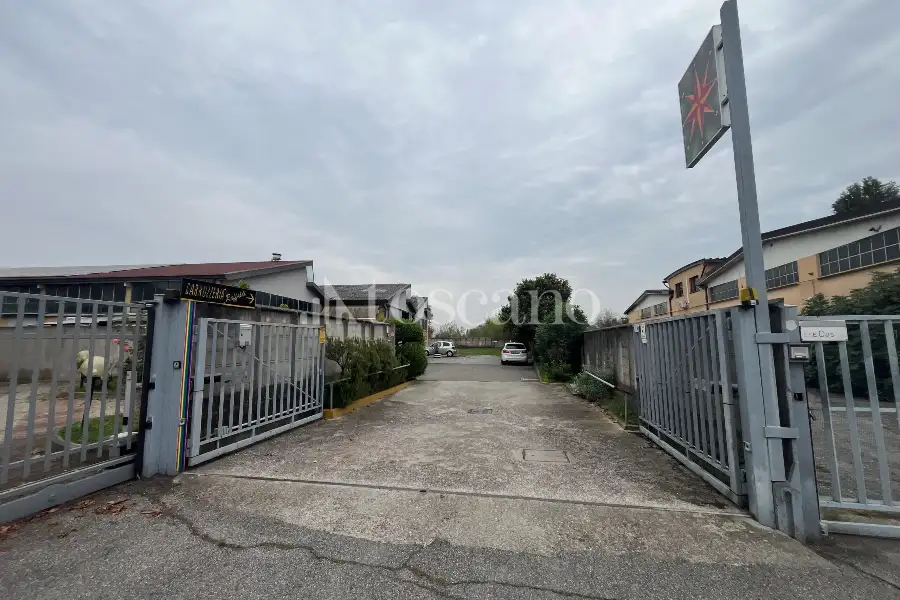 Capannone in vendita di 850 mq a €370,000 (rif. TS0100VE)