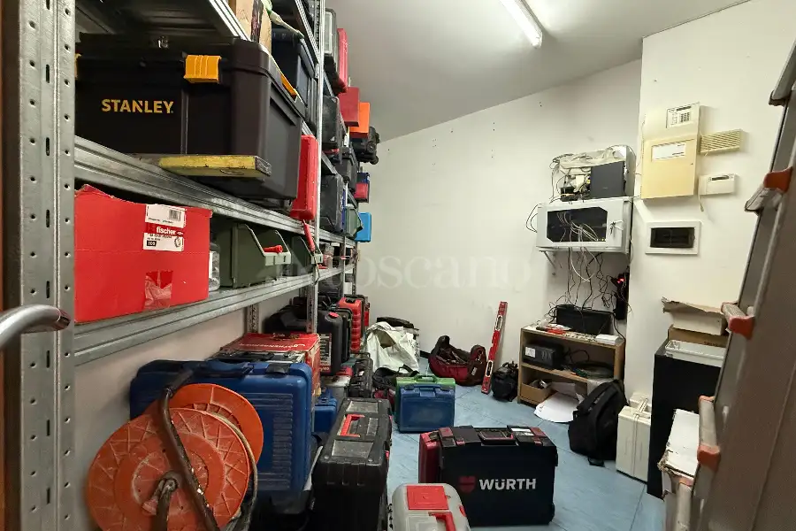 Negozio in vendita di 350 mq a €339.000 (rif. 6/2026)