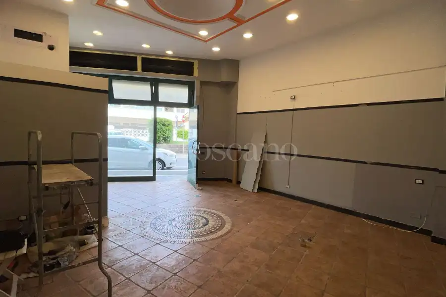 Negozio in affitto di 40 mq a €750 (rif. 21/2026)