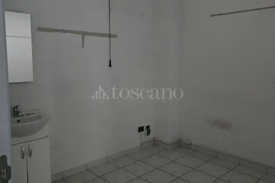 Negozio in affitto di 132 mq a €1.100 (rif. 16/2026)
