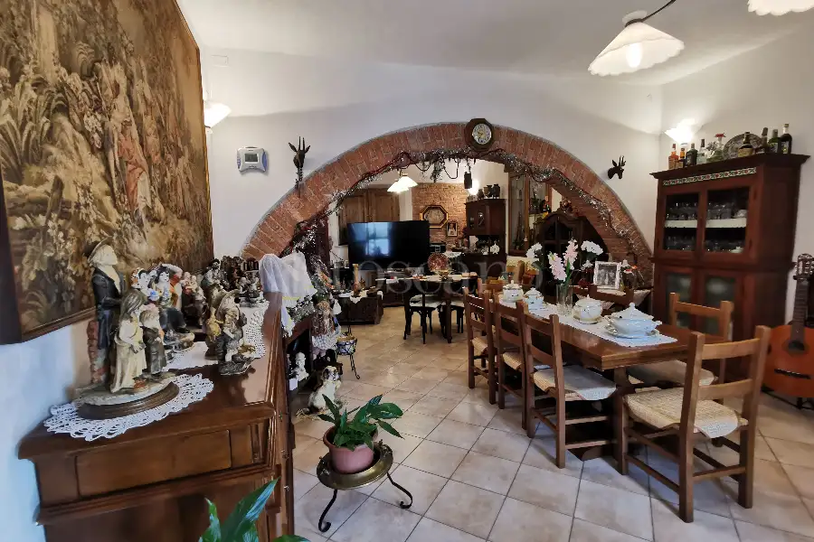 Casa in vendita di 280 mq a €380.000 (rif. 24/2021)