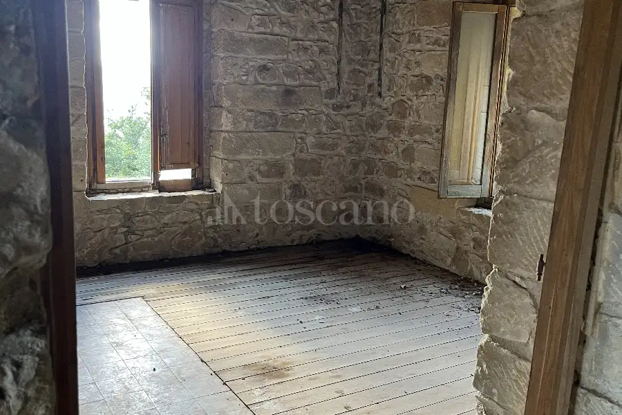 Casale in vendita di 860 mq trattativa riservata (rif. 258/2025)