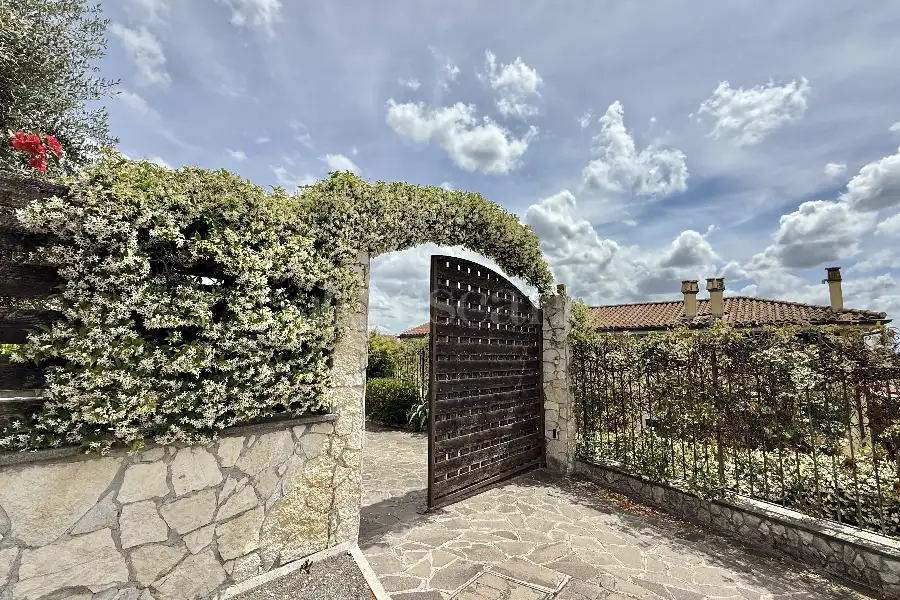 Villa in vendita di 165 mq a €899.000 (rif. 12/2026)