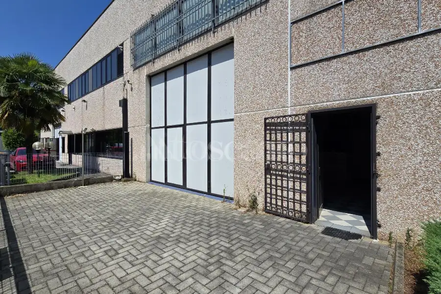Capannone in vendita di 550 mq a €450,000 (rif. TS0099VE)