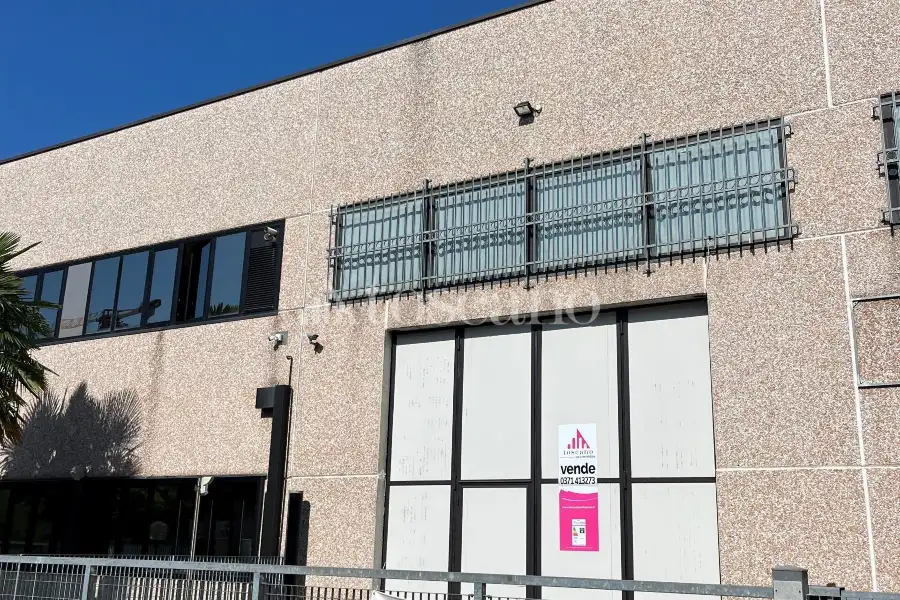 Capannone in vendita di 550 mq a €450,000 (rif. TS0099VE)
