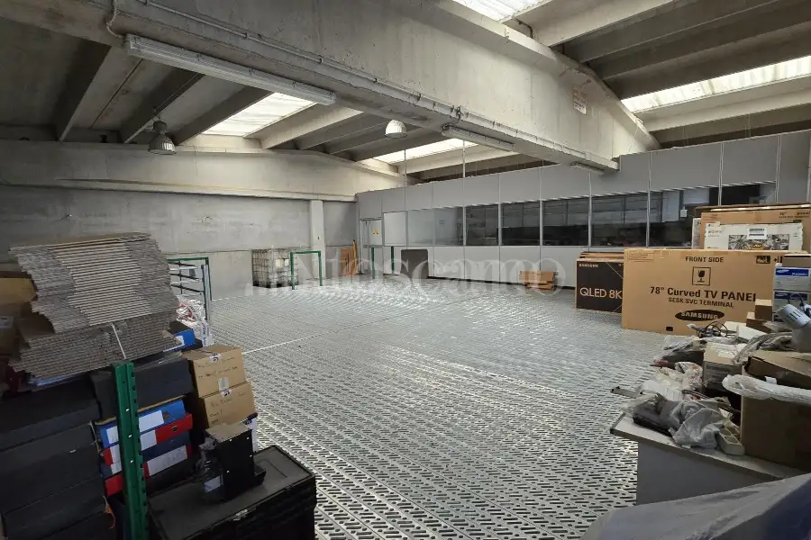Capannone in vendita di 550 mq a €450,000 (rif. TS0099VE)