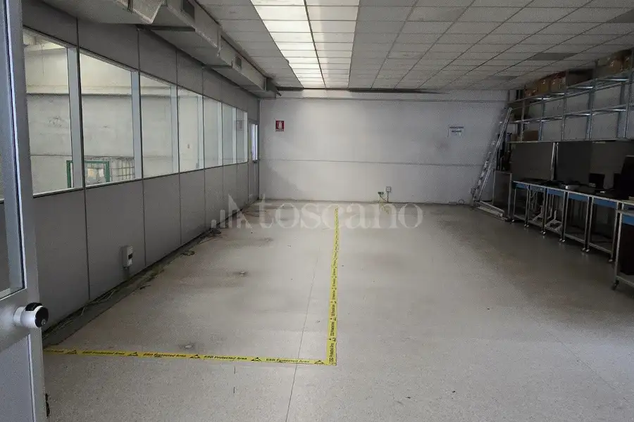 Capannone in vendita di 550 mq a €450,000 (rif. TS0099VE)