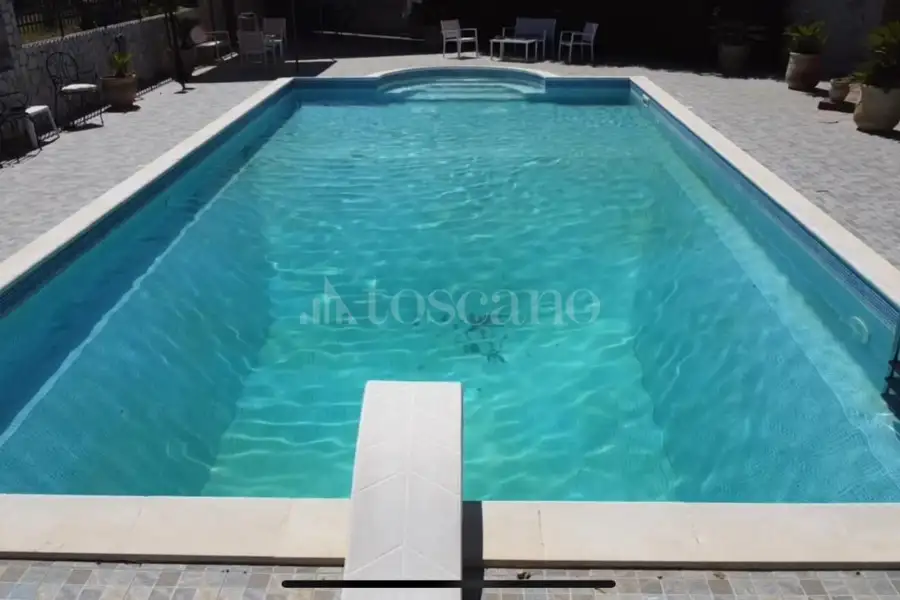 Villa in vendita di 920 mq a €2.000.000 (rif. 43/2025)