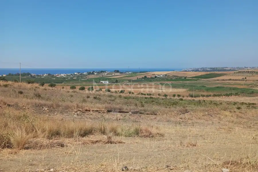 Edificabile Commerciale in vendita di 3.700 mq a €45.000 (rif. 10/2026)