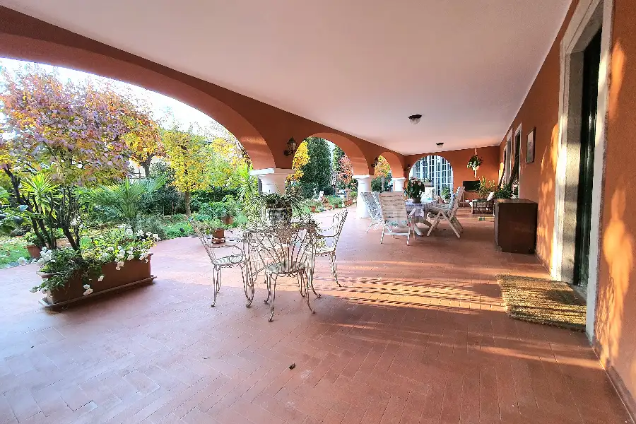 Villa Plurifamiliare in vendita di 400 mq a €399.000 (rif. 6/2025)