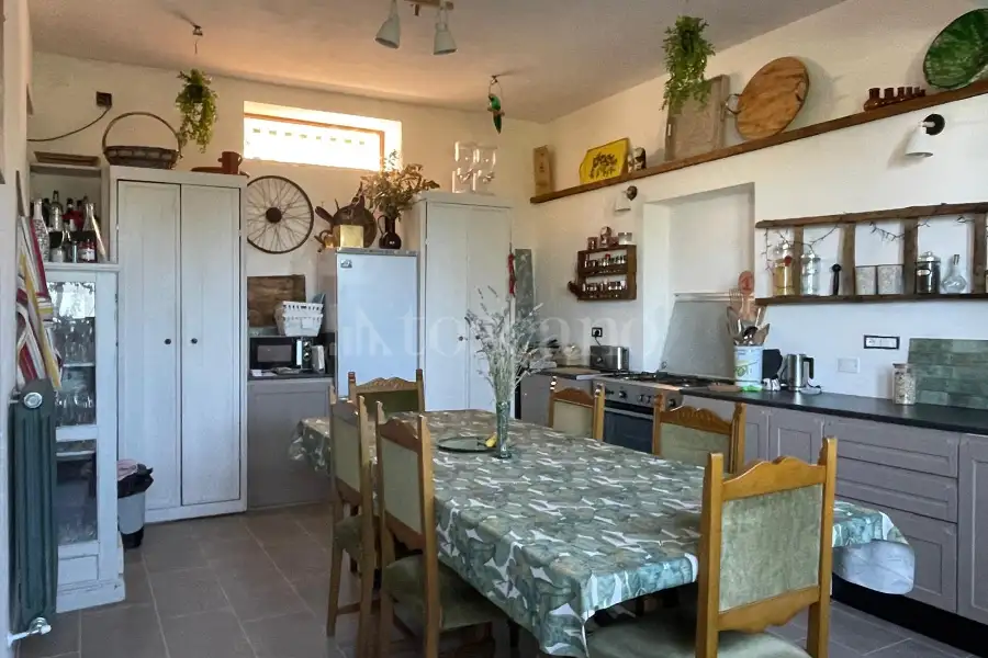Casa Indipendente in vendita di 300 mq a €249.000 (rif. 18/2026)