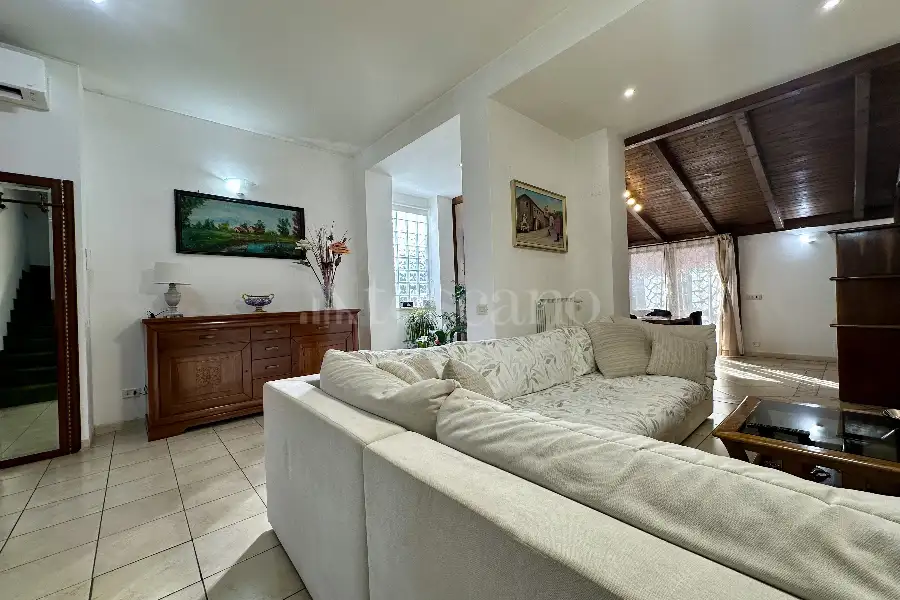 Villa Bifamiliare in vendita di 210 mq a €275.000 (rif. 27/2026)