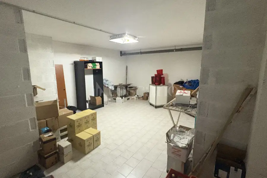 Attività Commerciale in vendita di 100 mq a €40.000 (rif. 34/2026)