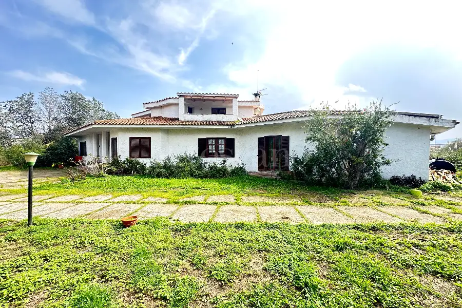Villa in vendita di 450 mq a €2.200.000 (rif. 9/2026)