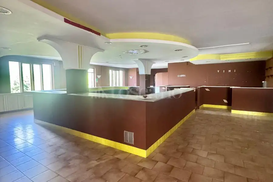 Negozio in vendita di 300 mq a €49.000 (rif. 64/2026)
