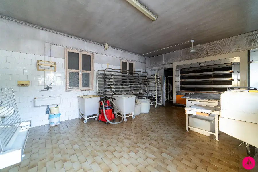 Negozio in vendita di 80 mq a €59.000 (rif. 27/2026)