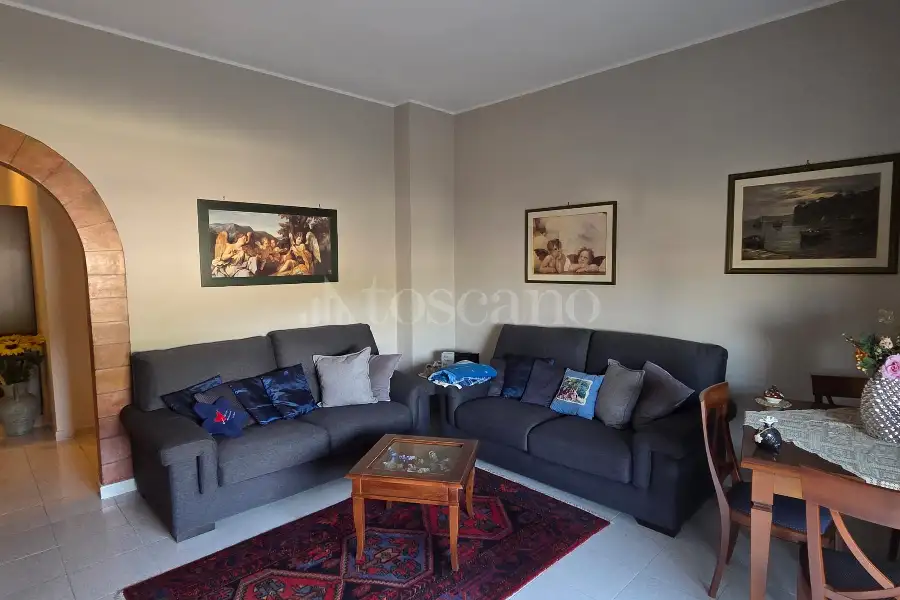 Villa Plurifamiliare in vendita di 575 mq a €580.000 (rif. 33/2026)
