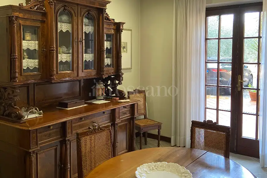 Villa Plurifamiliare in vendita di 850 mq a €899.000 (rif. 5/2026)