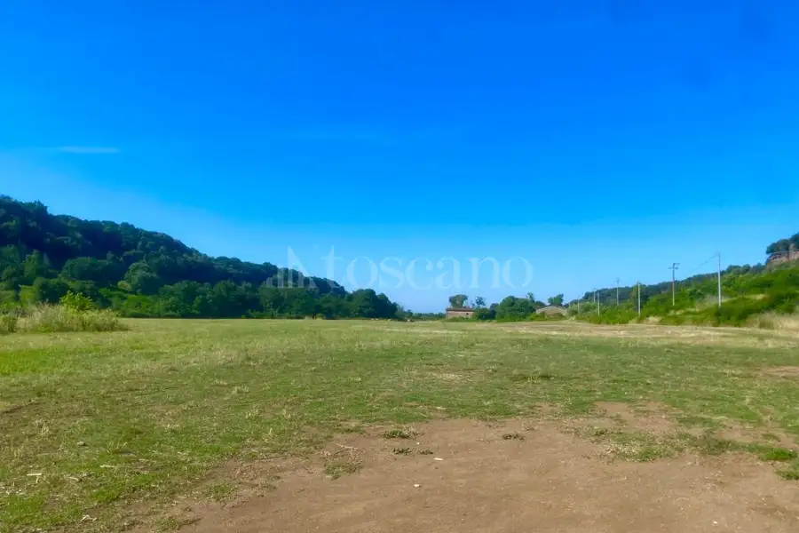 Casale in vendita di 1.300 mq a €399.000 (rif. 18/2026)