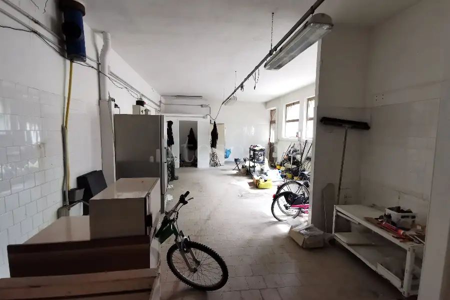 Laboratorio in vendita di 400 mq a €130.000 (rif. 26/2026)