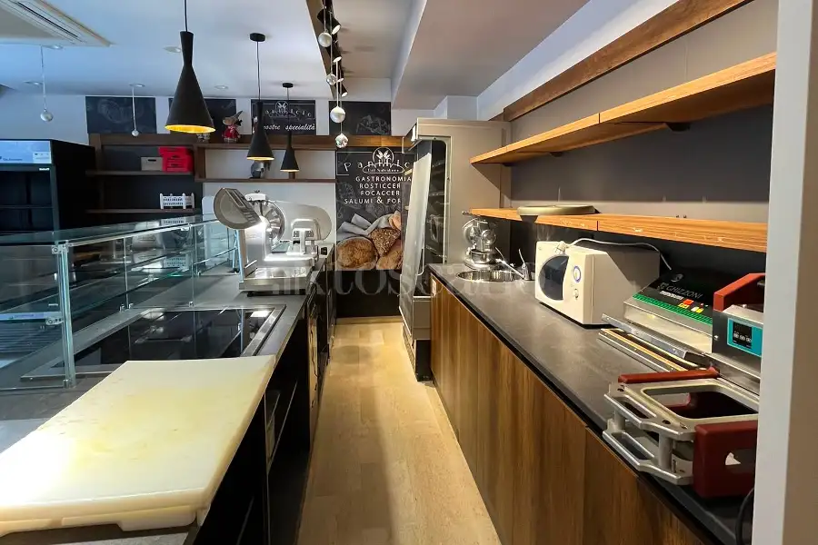 Negozio in affitto di 120 mq a €950 (rif. 35/2026)