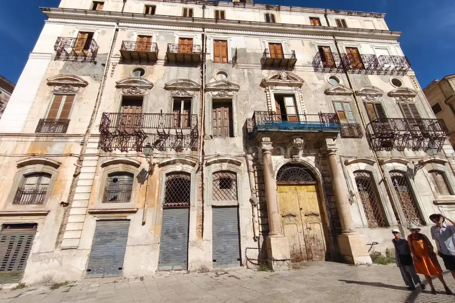 Attico in vendita di 500 mq a €1.600.000 (rif. 111/2025)