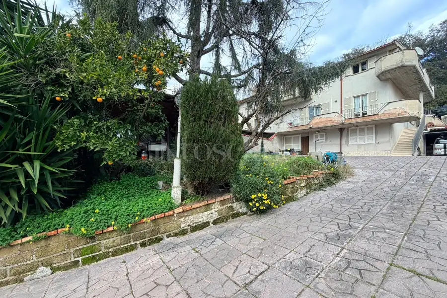 Palazzo in vendita di 300 mq a €375.000 (rif. 3/2026)
