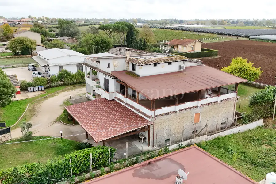 Villa in vendita di 350 mq a €570.000 (rif. 108/2025)