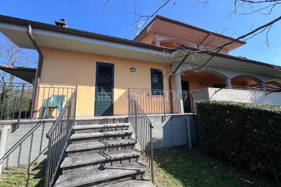 Villa in vendita di 300 mq a €825.000 (rif. 24/2025)