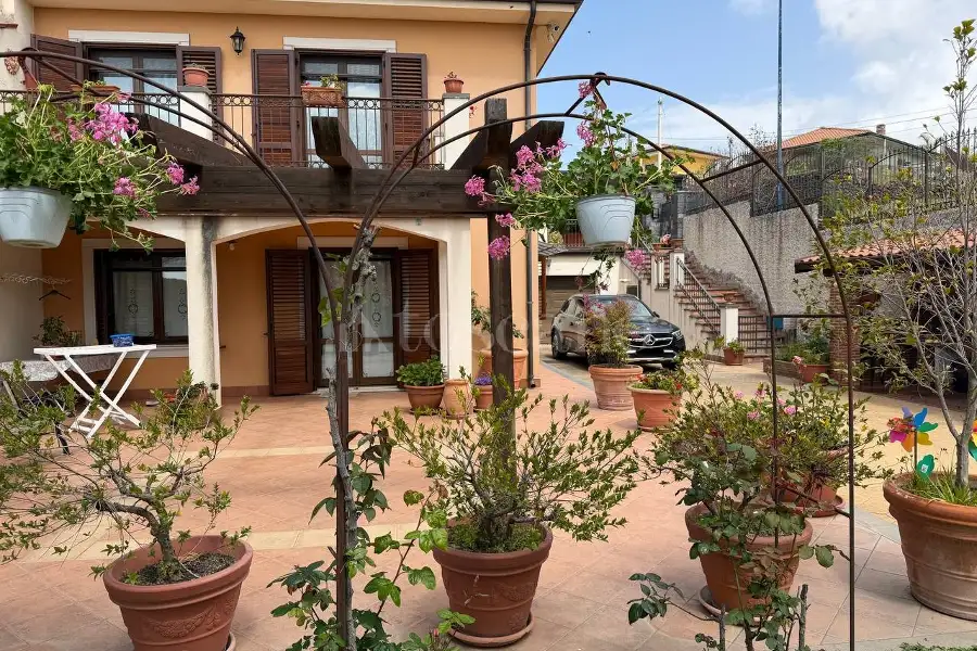 Villa Bifamiliare in vendita di 182 mq a €379.000 (rif. 75/2026)