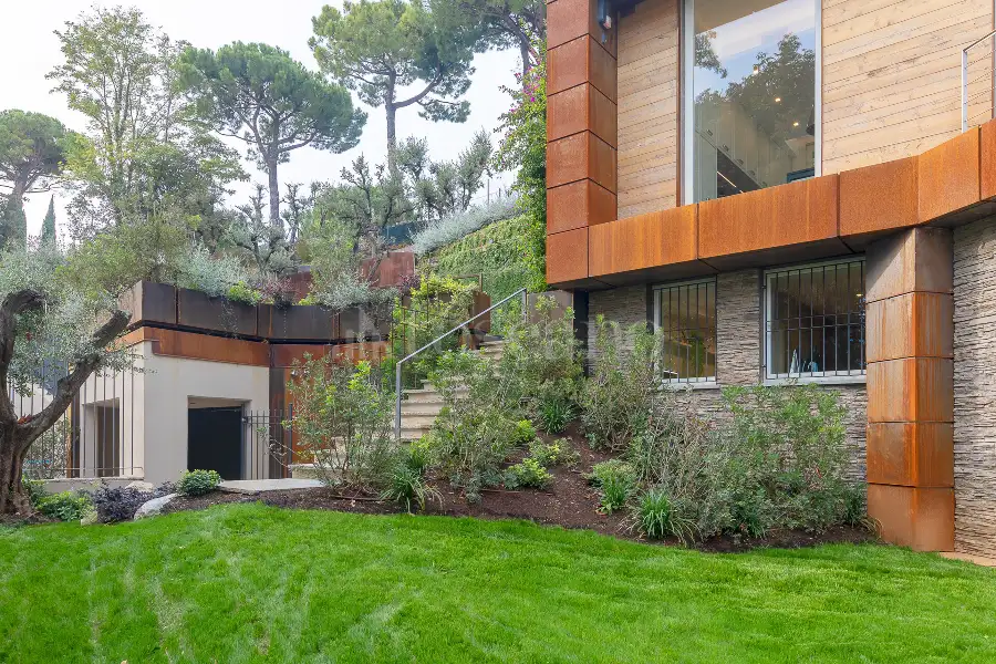 Villa in vendita di 400 mq a €3.700.000 (rif. 31/2024)