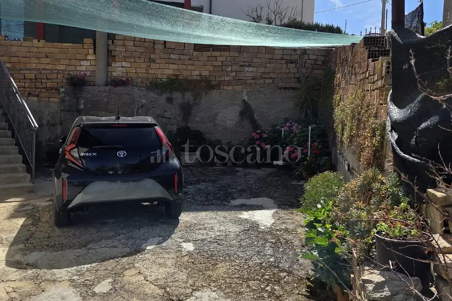 Casale in vendita di 300 mq a €200.000 (rif. 21/2026)