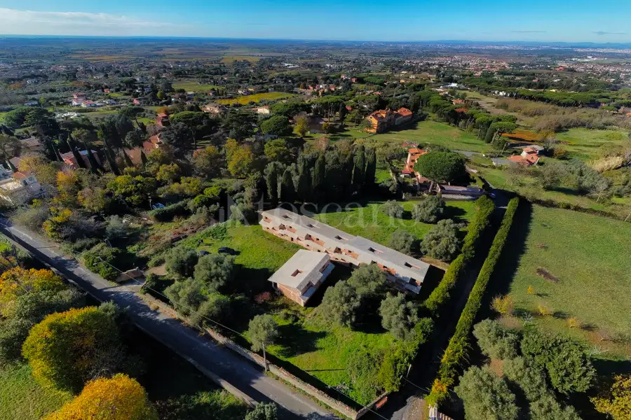 Casale in vendita di 6.600 mq a €789.000 (rif. 17/2025)