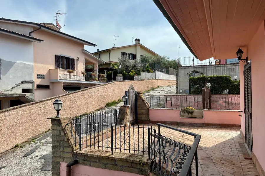 Villa Plurifamiliare in vendita di 230 mq a €299.000 (rif. 70/2024)