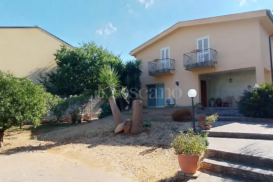Villa in vendita di 340 mq a €650.000 (rif. 41/2026)