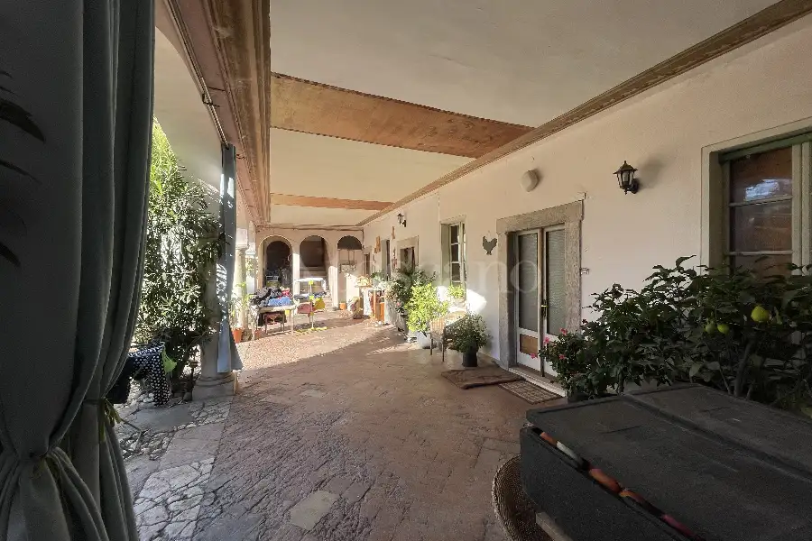 Casale in vendita di 1.300 mq a €560.000 (rif. 65/2023)