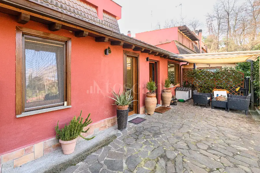 Villa Plurifamiliare in vendita di 130 mq a €370.000 (rif. 1/2026)
