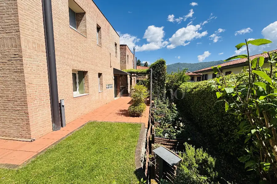 Villa Bifamiliare in vendita di 320 mq a €780.000 (rif. 65/2025)